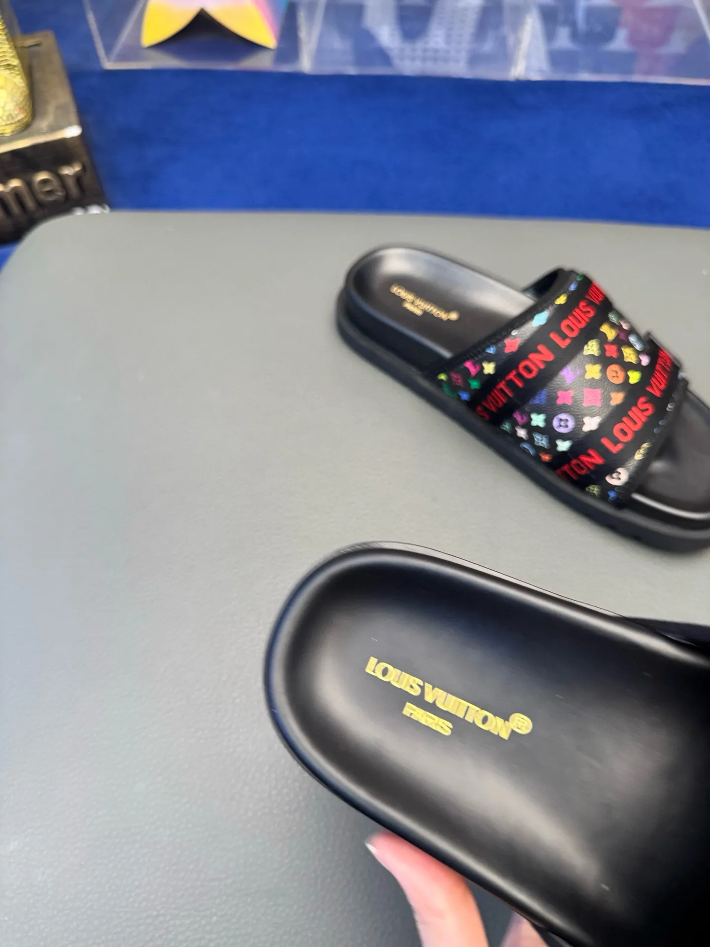 [L Home] P: 340💰Size: 38-45 Top purchasing lv men's summer slippers, classic presbyopia with soft real leather lining, unique color splicing effect, distinctive personality, fashionable and trendy essential style, light and comfortable. Lightweight and tough rubber insole, micro ridged foam outsole, super comfortable!
